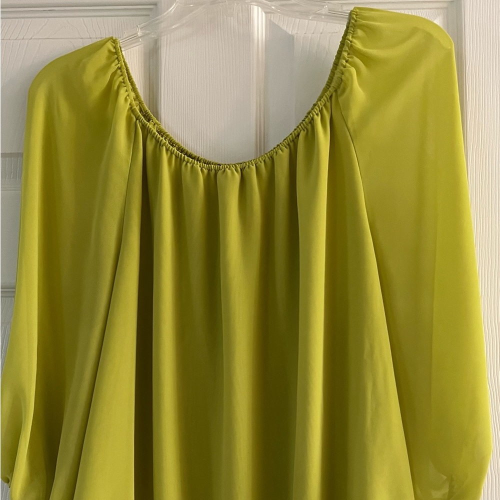 Vince Camuto brand, Pretty lime green top, Size L